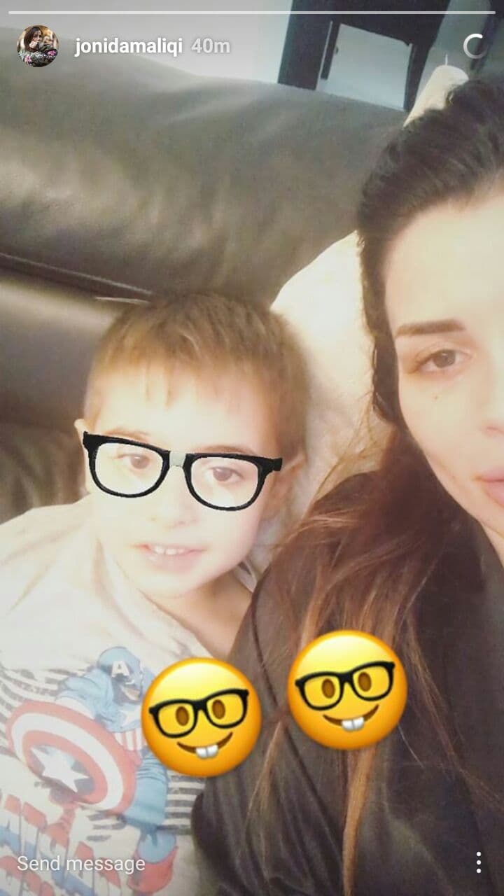 Kështu argëtohet Jonida Maliqi dhe i biri