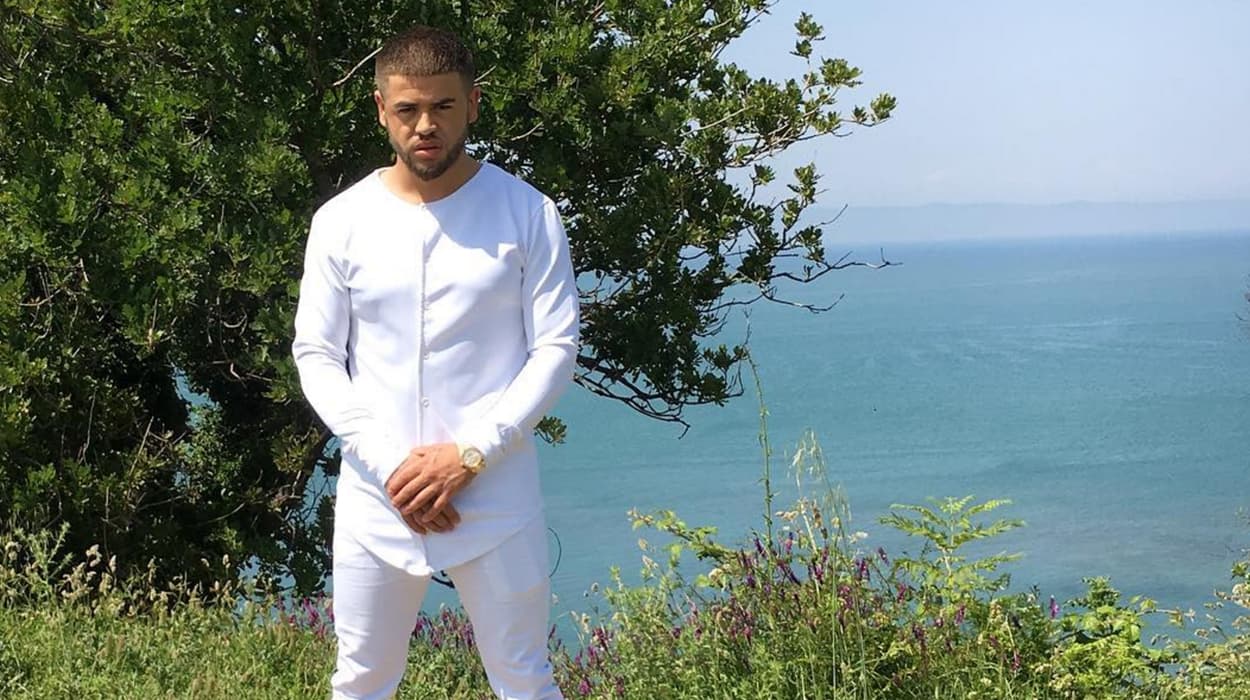 Noizy merr një çertifikatë mirënjohjeje nga “Shoqata e Jetimëve”