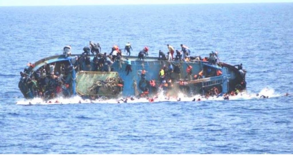Mbytet anija, mbi 120 emigrantë të zhdukur në Detin Mesdhe
