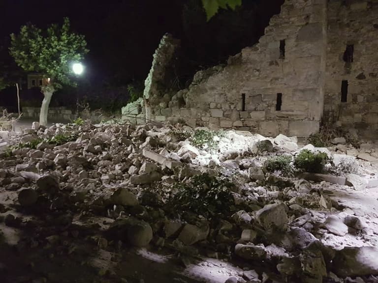 (Video)Tërmeti shkatërrus/Lëkundet Turqia dhe cunami në ishujt grekë