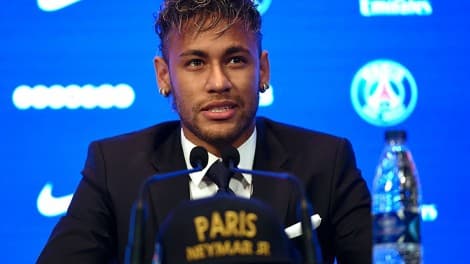 Gazetari i thotë që u largove për para, por përgjigja e Neymar i la të gjithë pa fjalë