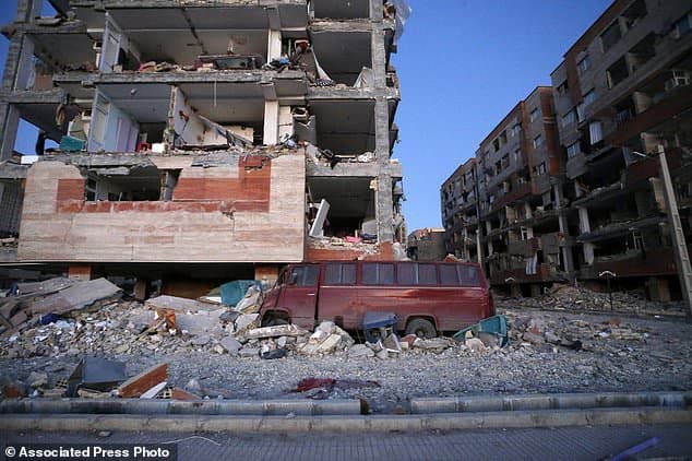 Pamjet e frikshme/Tërmet vdekjeprurës në Iran dhe Irak, shtohen viktimat shkojnë në 335. ,