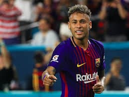 Neymarin s’e keni parë kurrë kështu, shpërthen në lot gjatë konferencës për shtyp
