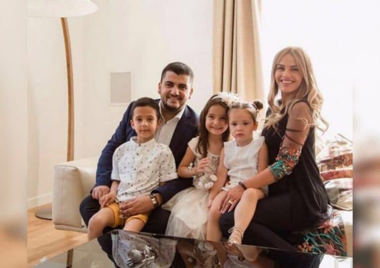 FOTO/ Pushimet luksoze të Ermalit/Ja ku është ‘arratisur’ këngëtari së bashku me familjen