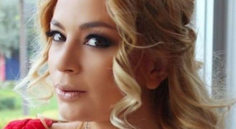 FOTO/ Rozana Radi i kthen përgjigje epike fanses që e ofendoi