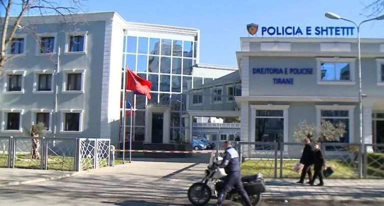 Qëllohet me armë në ajër, një grup të rinjsh konfliktohen afër QSUT, sherr për një vajzë
