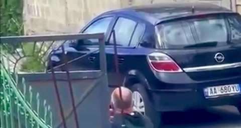 Banorët në Durrës në hall me  italianin: Na ka dhunuar dhe është i rrezikshëm, policia e mban 1 orë dhe e liron