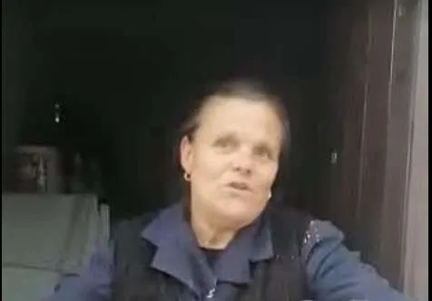 Heshtja zgjedhore, qytetarja në Bulqizë denoncon skandalin: Drejtori i Sigurimeve Shoqërore më ofroi para në këmbim të votës, më mori kartën e ID-së (VIDEO)