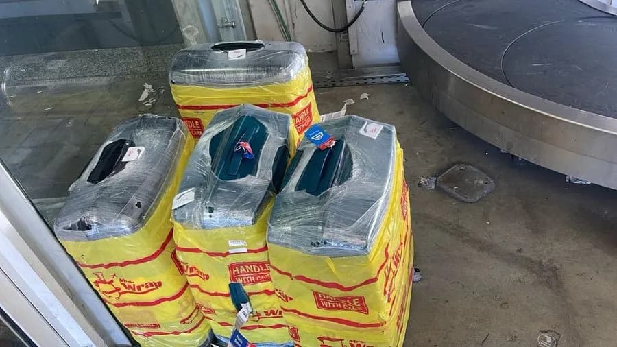 Dy kinëzë po sillnin drogë nga Tajlanda, arrestohen në Rinas