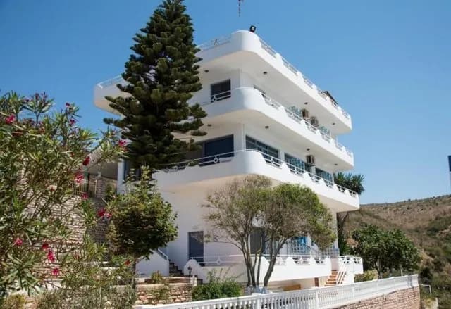 Edhe pse në “lupën’ e SPAK, “4 A-M” shtrin “tentakualt” në Sarandë