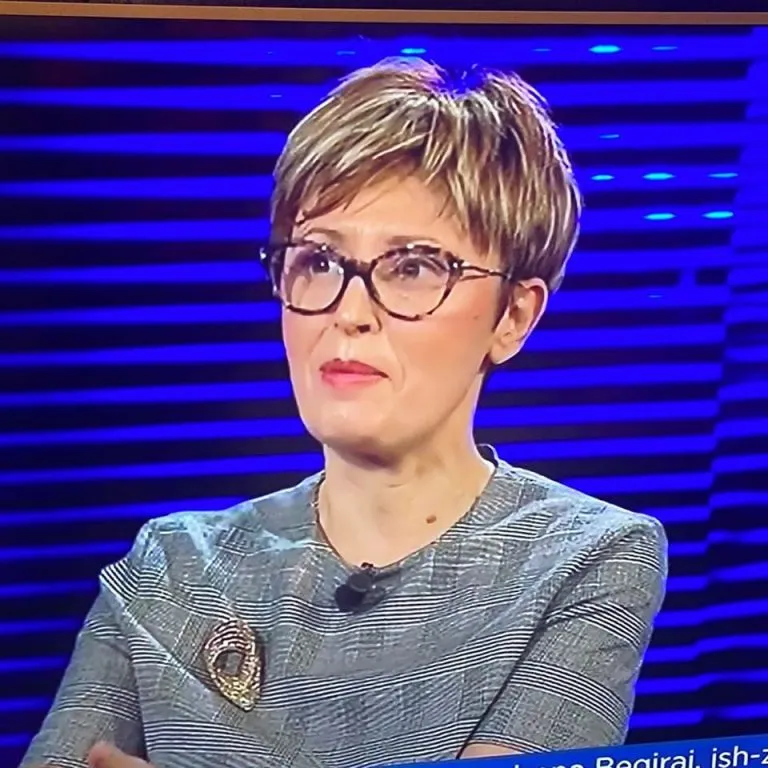 Të ditur që nuk dinë të mendojnë!