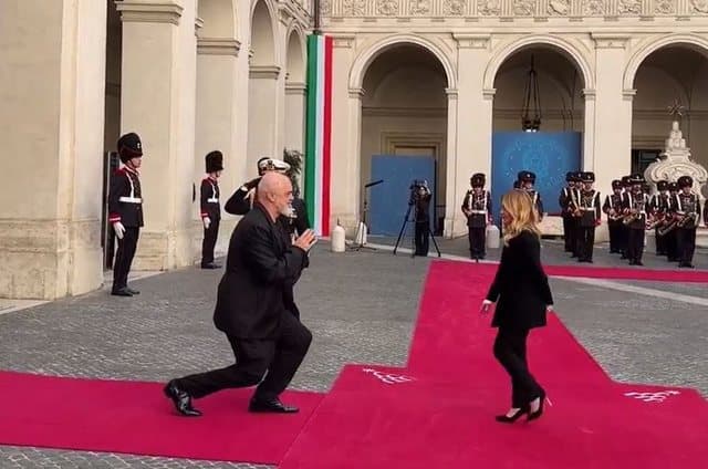 “Lideri Global” gjunjëzohet para Giorgia Melonit