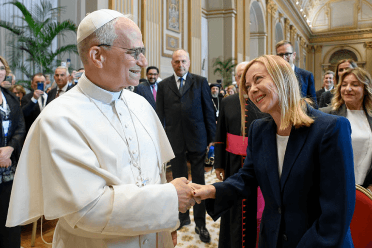 Meloni mes Trump dhe Papa Leo XIV: balancë e rrezikshme politike