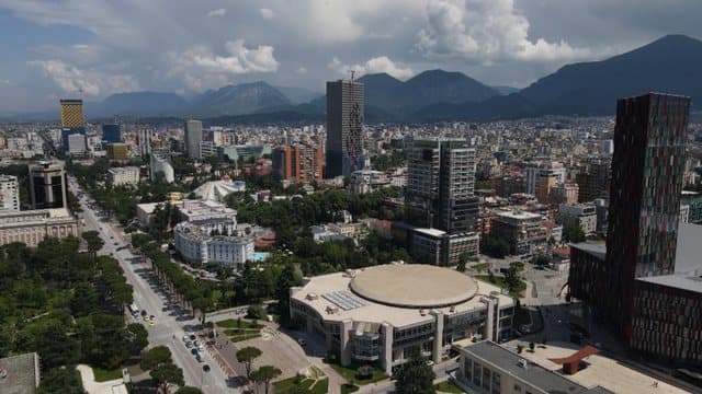 Si u transformua Tirana nga një qytet historik në “xhungël kullash”