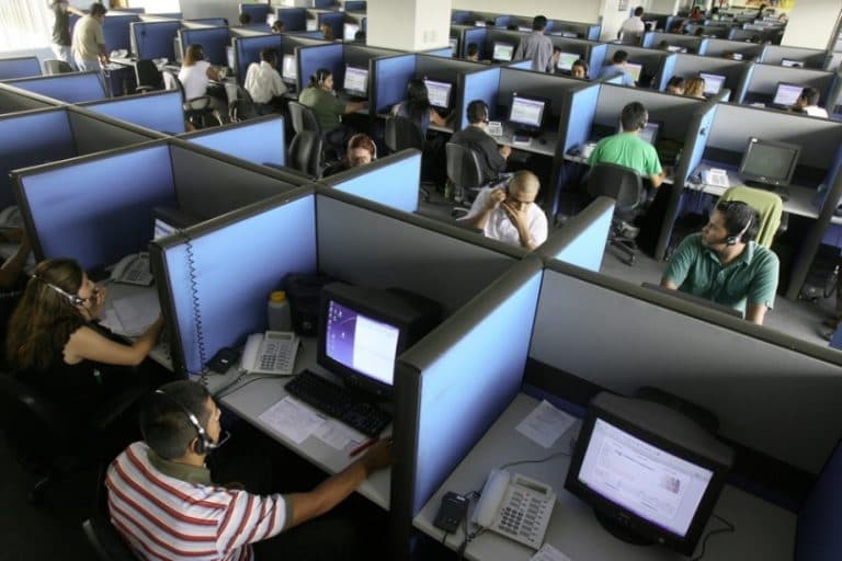 Arrestohet ‘truri’ i call center-it mashtrues bashkë me policin ‘mbrojtës’