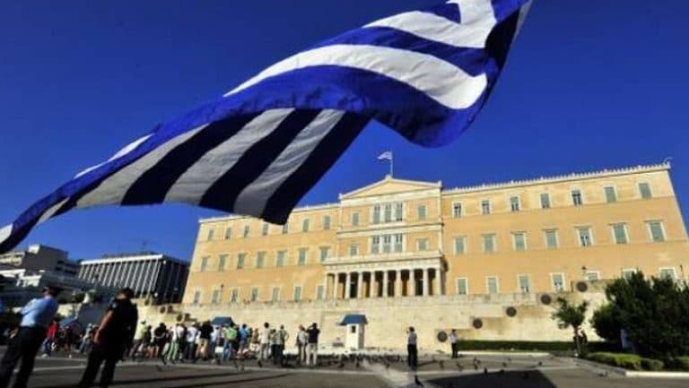Greqia ashpërson rregullat për emigrantët, ja çfarë duhet të dini