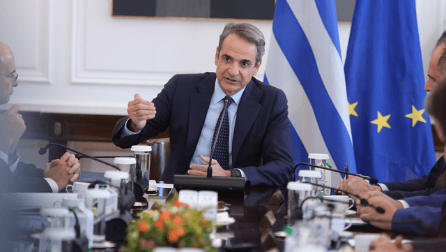 Korrupsioni ‘shkund’ qeverinë Mitsotakis, kërkohen zgjedhje të parakohshme