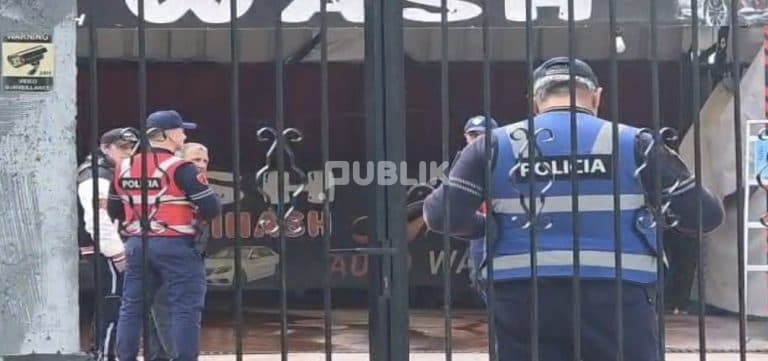 FIER / Sherr me thika në një lavazh, plagoset i riu