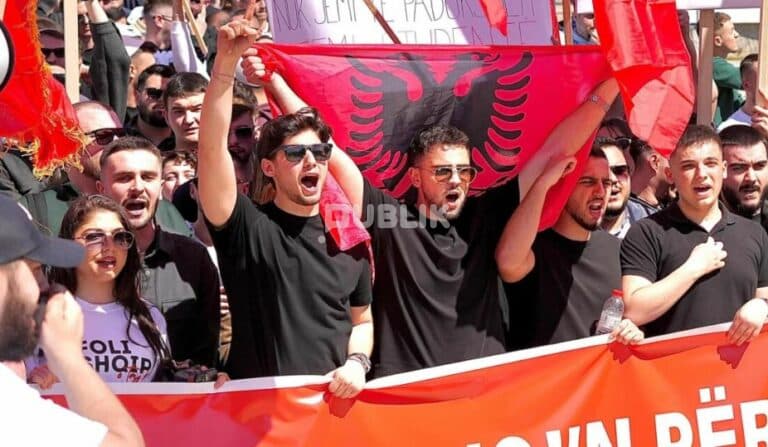 Studentët shqiptarë protestojnë sot në Shkup