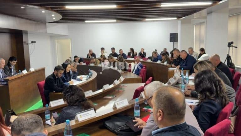Jo vetëm Vlora, edhe Lezha vendos tarifa për plazhet publike