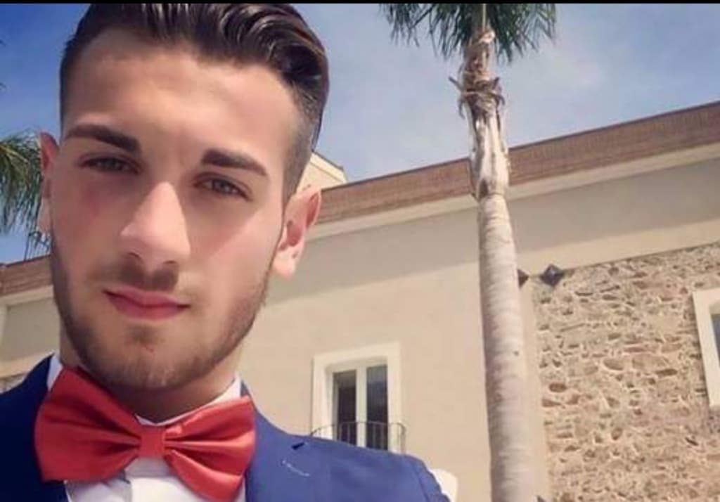 Ngjarja e Rende / E vrau shokun e ngushte sepse i bëri “Like” të dashurës..