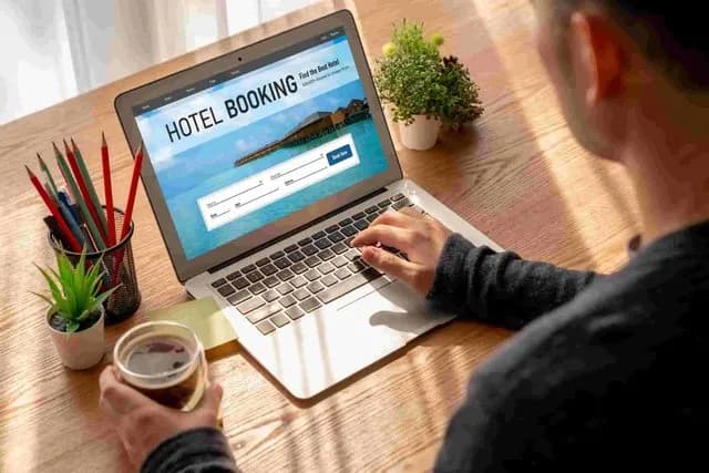 80 milionë euro nga Booking, paralajmërimi i fortë nga Tatimet